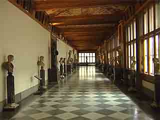  フィレンツェ:  Toscana:  イタリア:  
 
 Uffizi Gallery